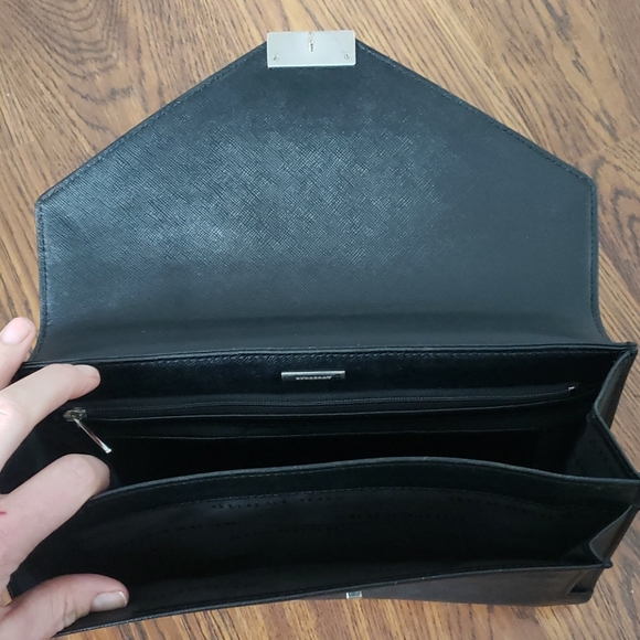 Burberry Leather Clutch with wrist strap - Picture 4 of 5